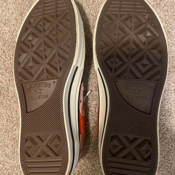 Like new Chuck Taylors in very fan pattern! - Picture 5 of 5